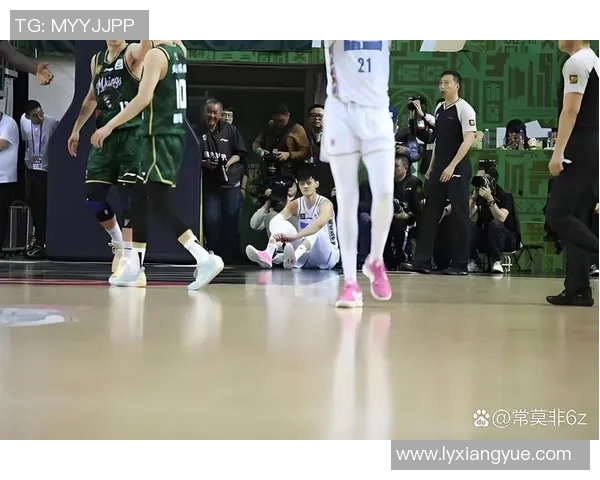 曾凡博的篮球之路：从青涩少年到职业赛场的奋斗历程与成长故事